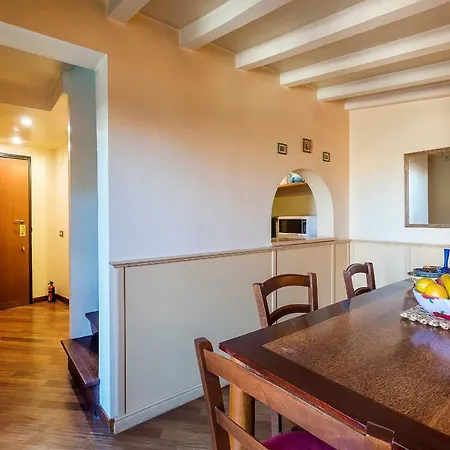 Charmingiraud Apartment Rom